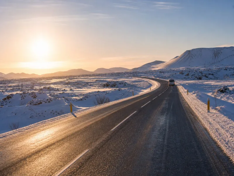 The loop under snow: short days and real ice on the road between December and February